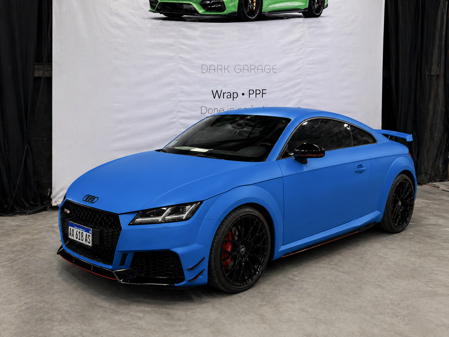 Audi azul con wrap terminado